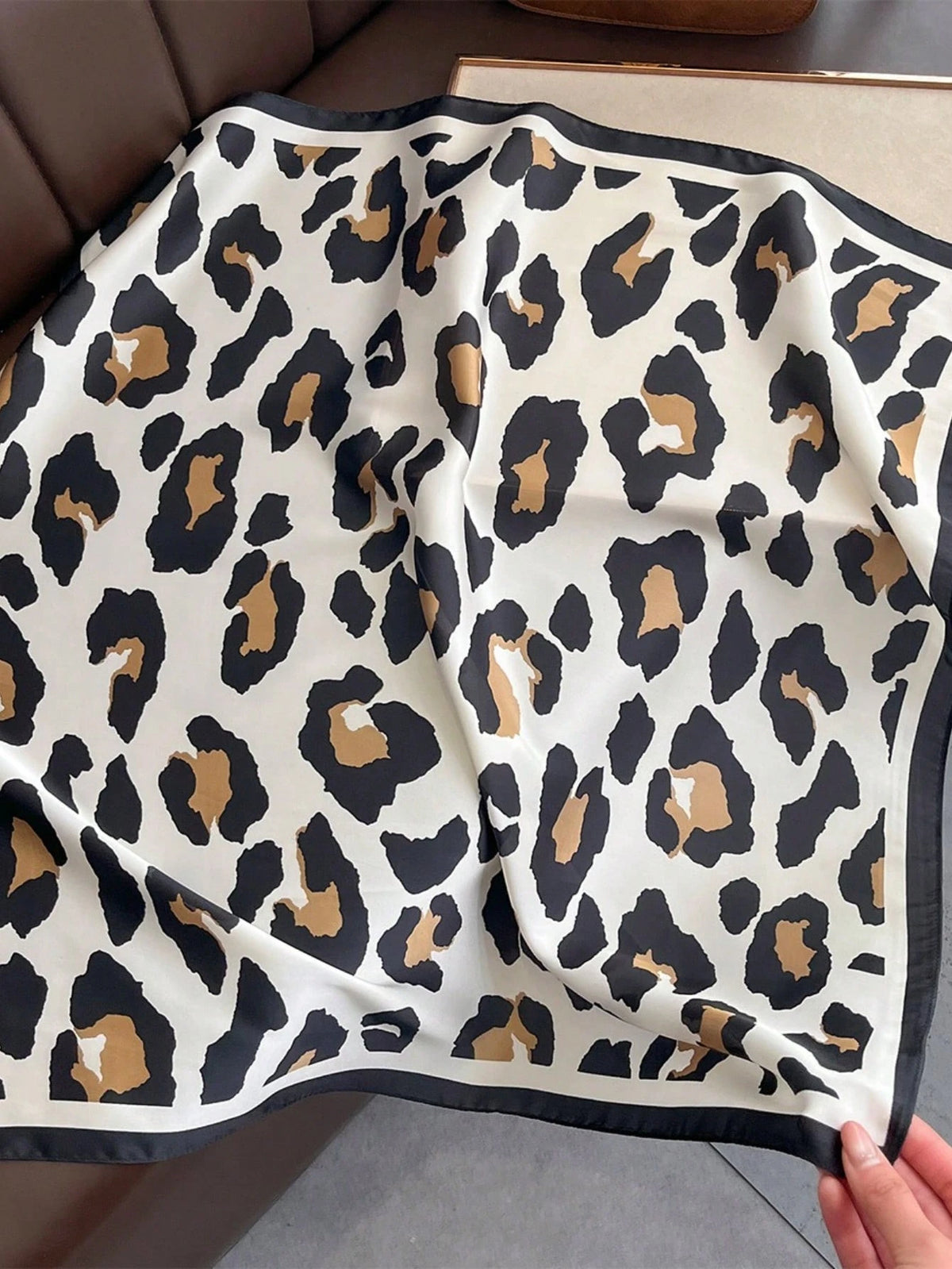 Pañuelo con Estampado de Leopardo