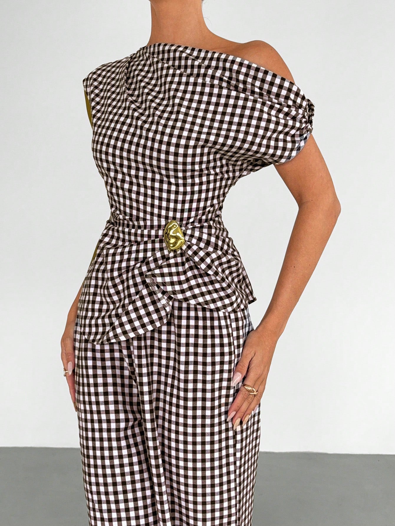 Conjunto de Top con Volantes y Pantalón de Pierna Ancha a Cuadros