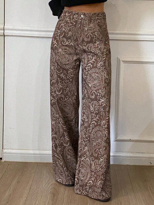 Jeans Bordados con Estampado Floral – Estilo Bohemio