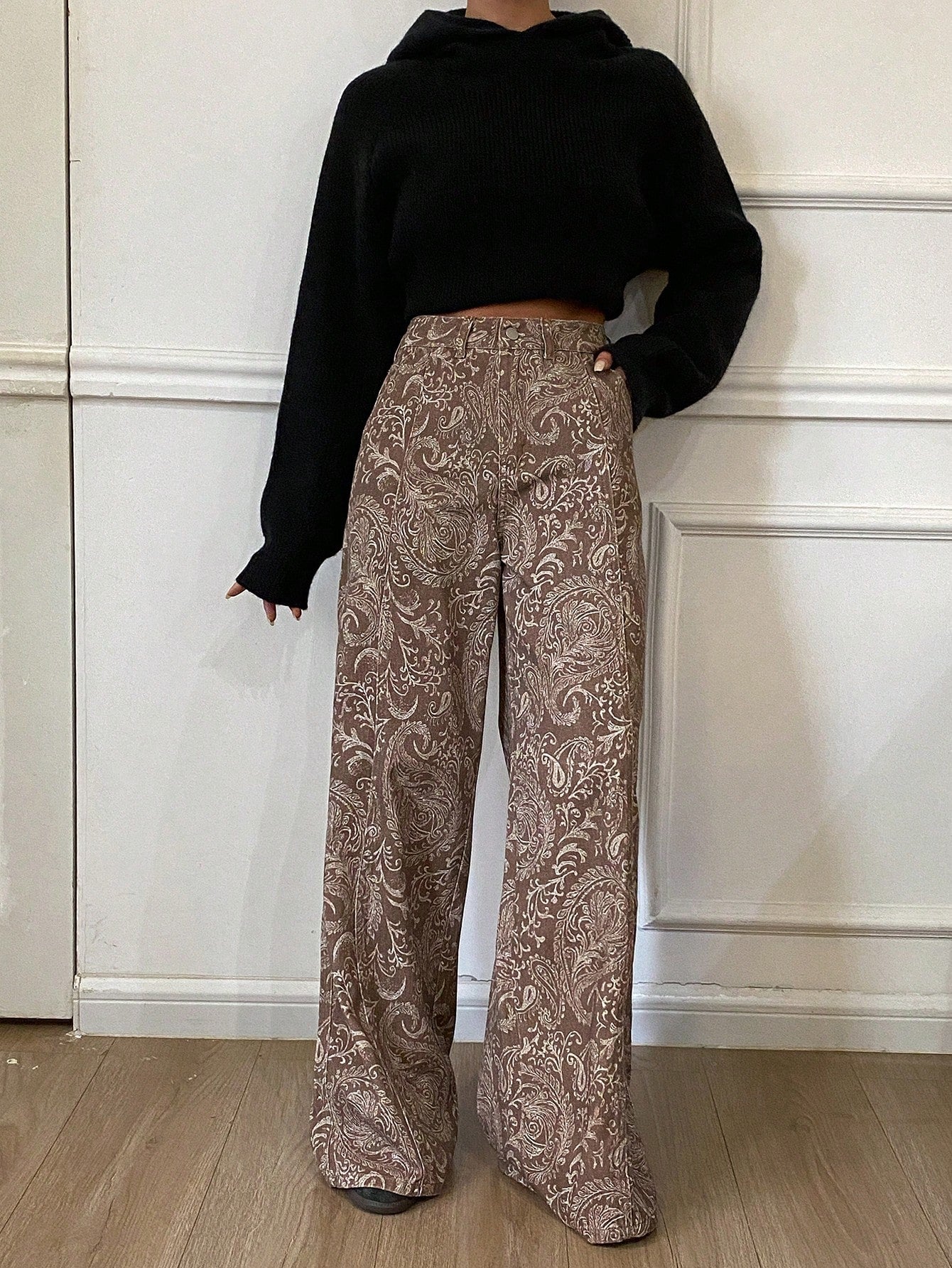 Jeans Bordados con Estampado Floral – Estilo Bohemio