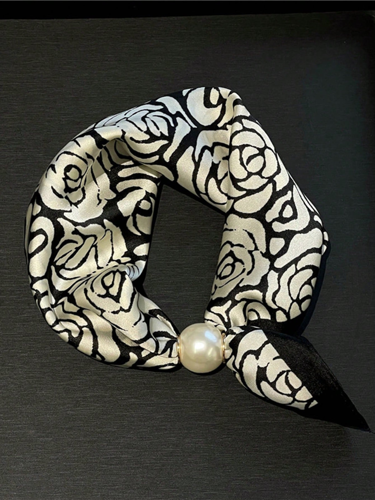 Pañuelo con Broche Magnético – Efecto Perlas