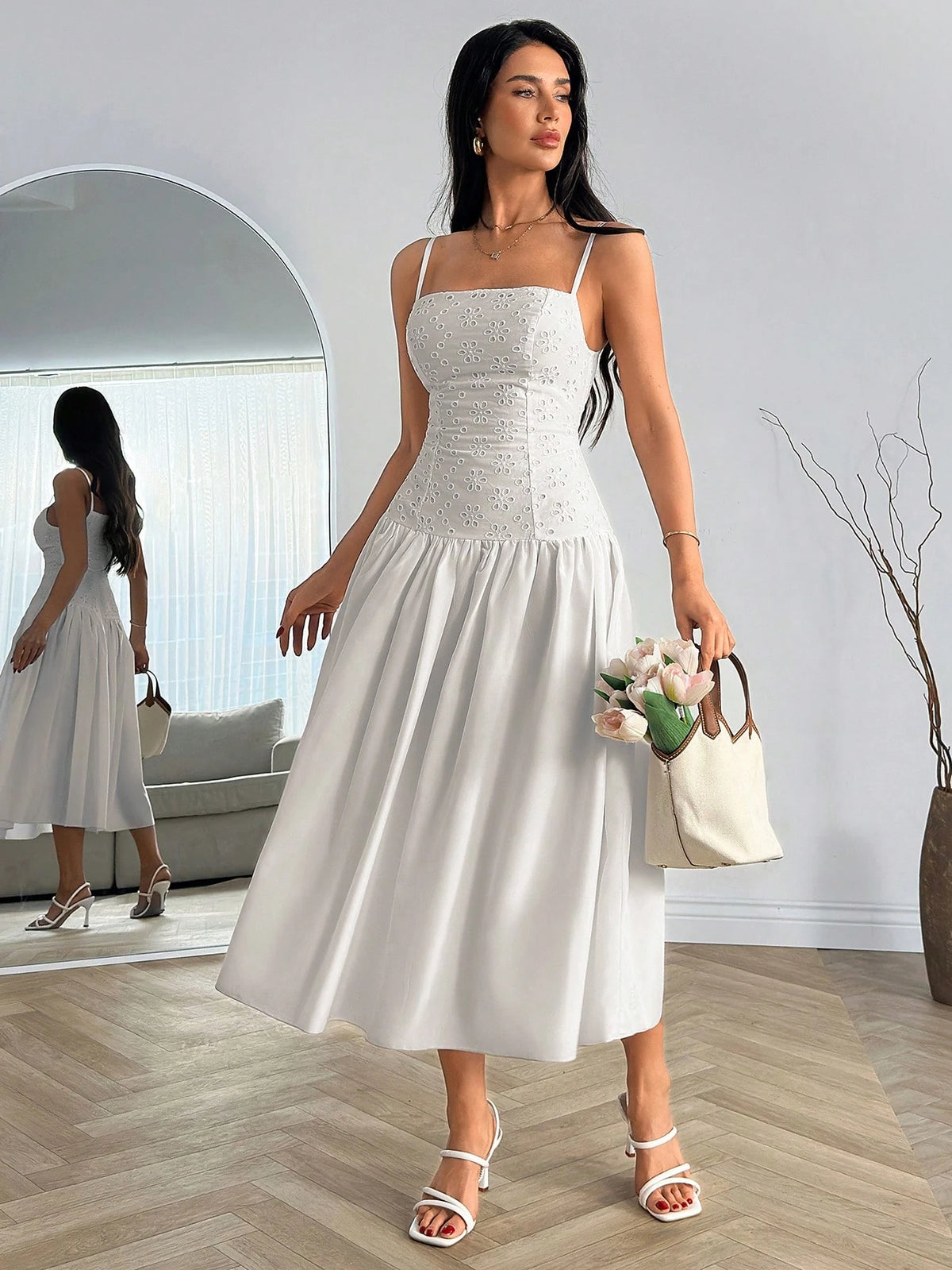 Vestido Midi con Corpiño de Broderie