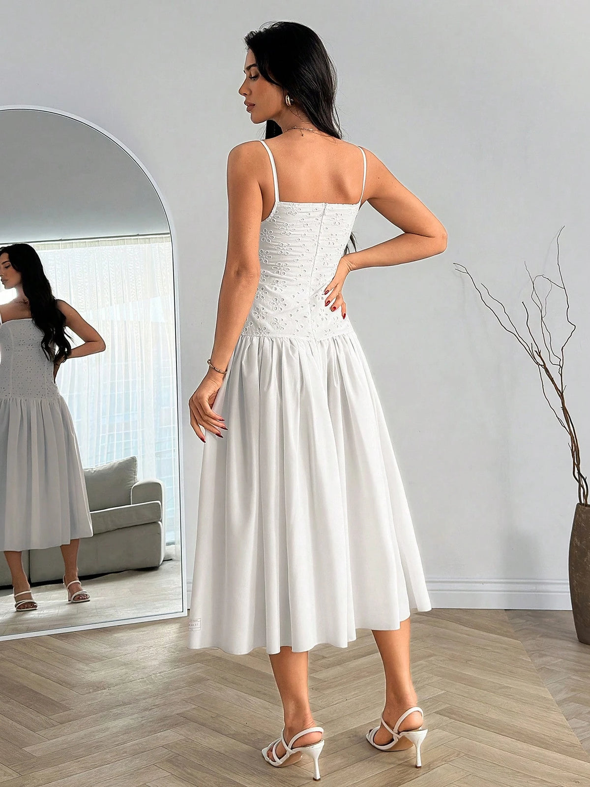 Vestido Midi con Corpiño de Broderie