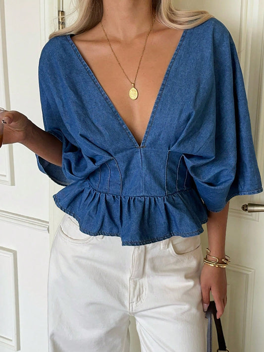 Blusa Vaquera con Cuello en V y Volantes