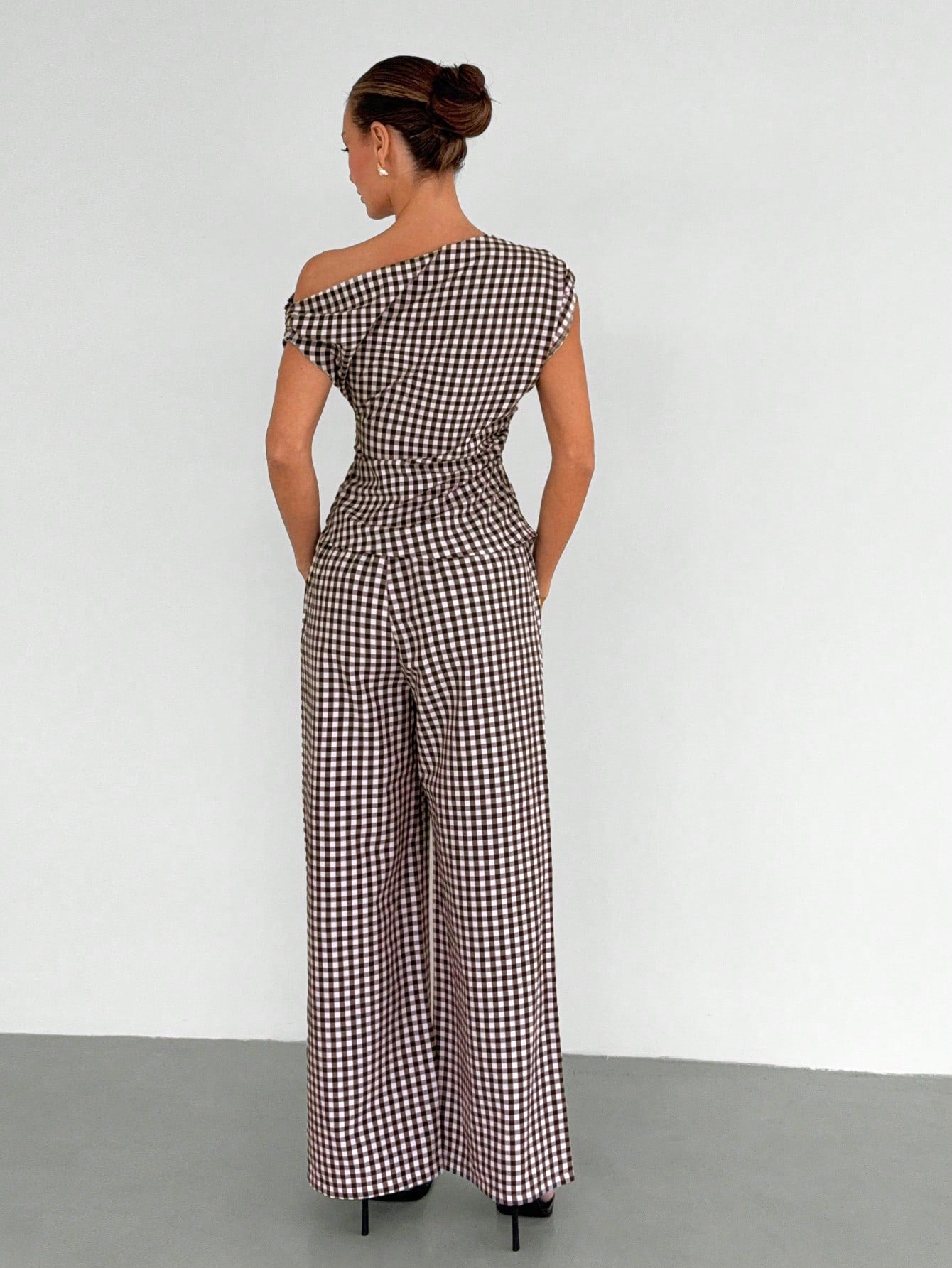 Conjunto de Top con Volantes y Pantalón de Pierna Ancha a Cuadros