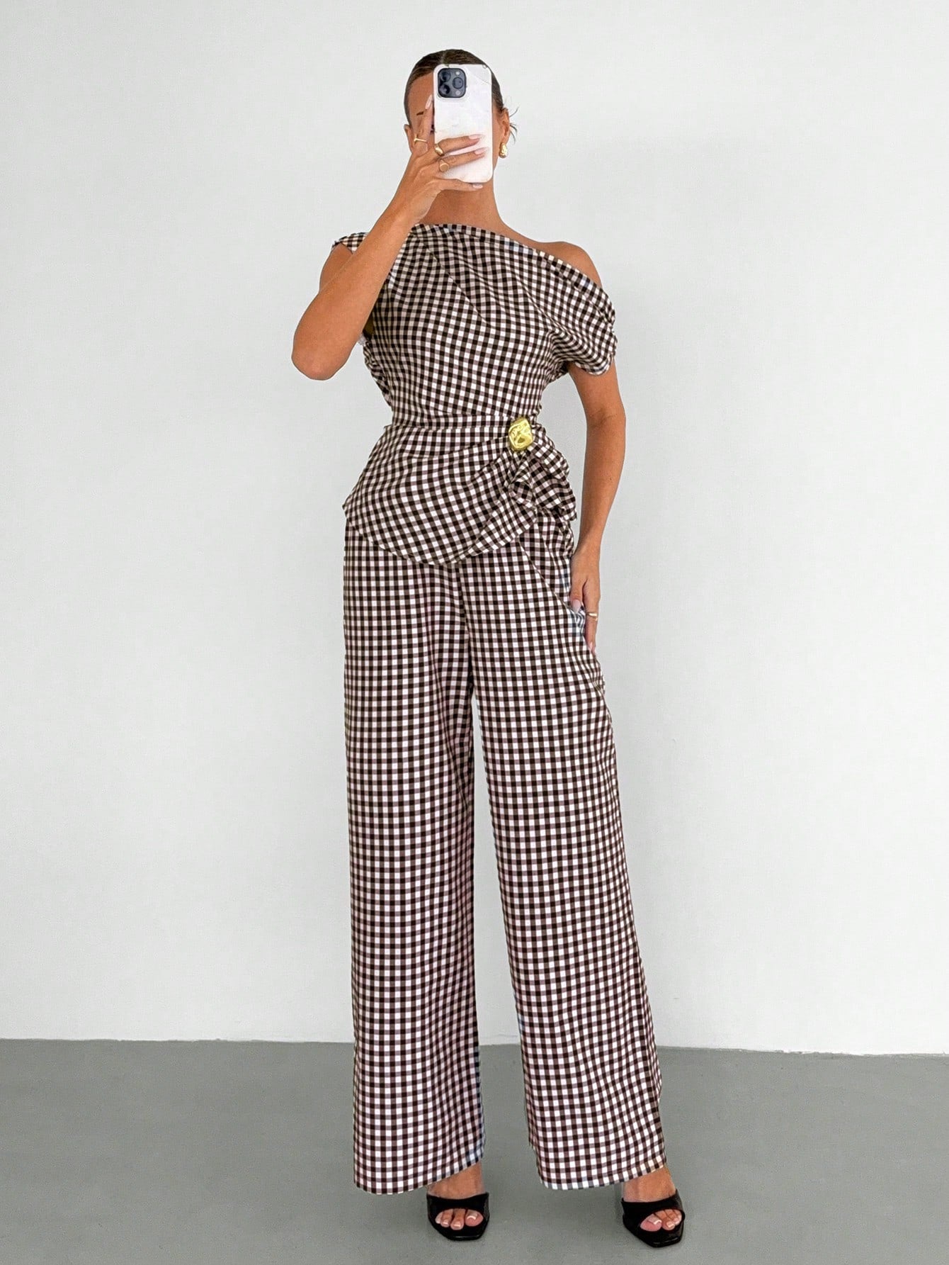 Conjunto de Top con Volantes y Pantalón de Pierna Ancha a Cuadros