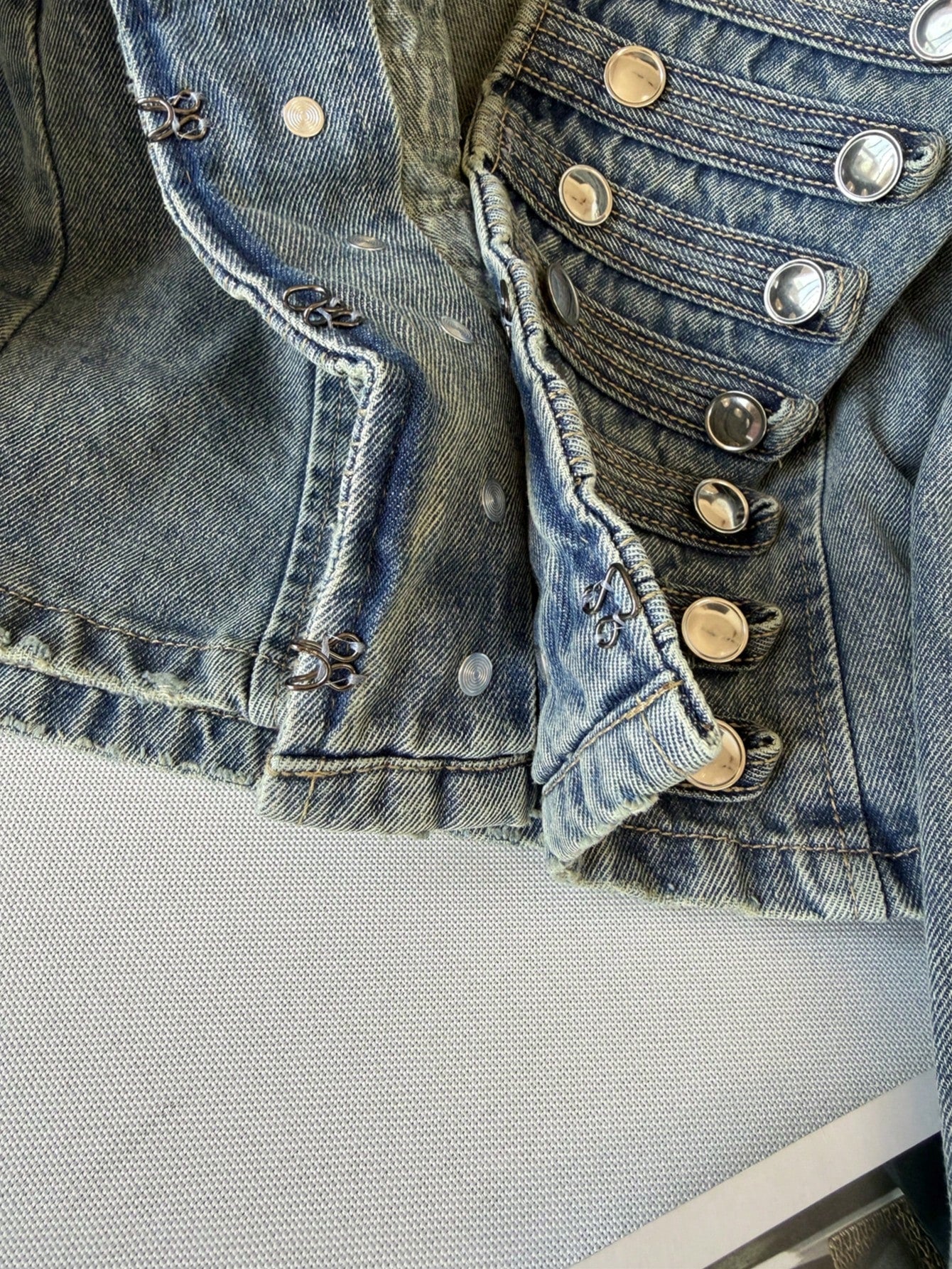 Chaqueta Vaquera Corta Estilo Militar – Efecto Desgastado