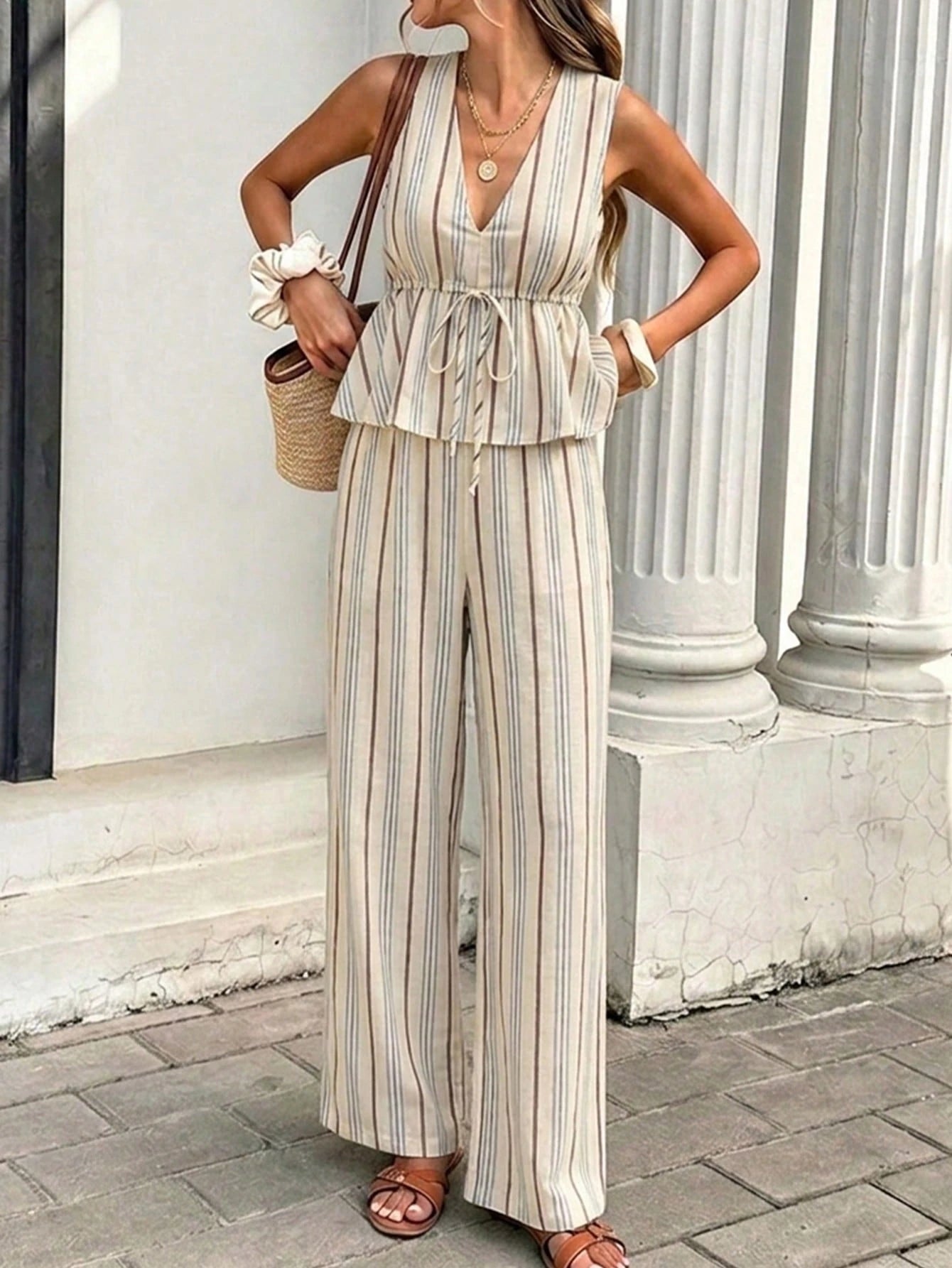 Conjunto de Camisa Sin Mangas a Rayas con Lazo y Pantalón