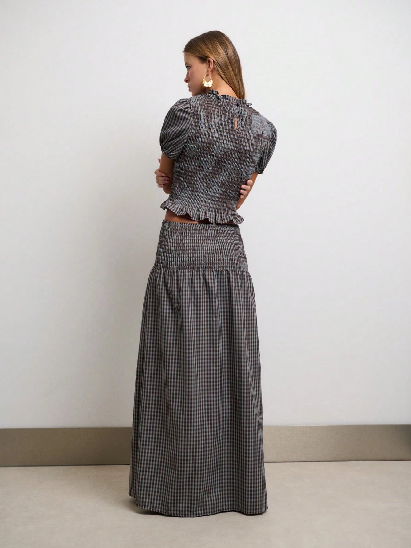 Conjunto de Dos Piezas a Cuadros con Top Abullonado y Falda Maxi