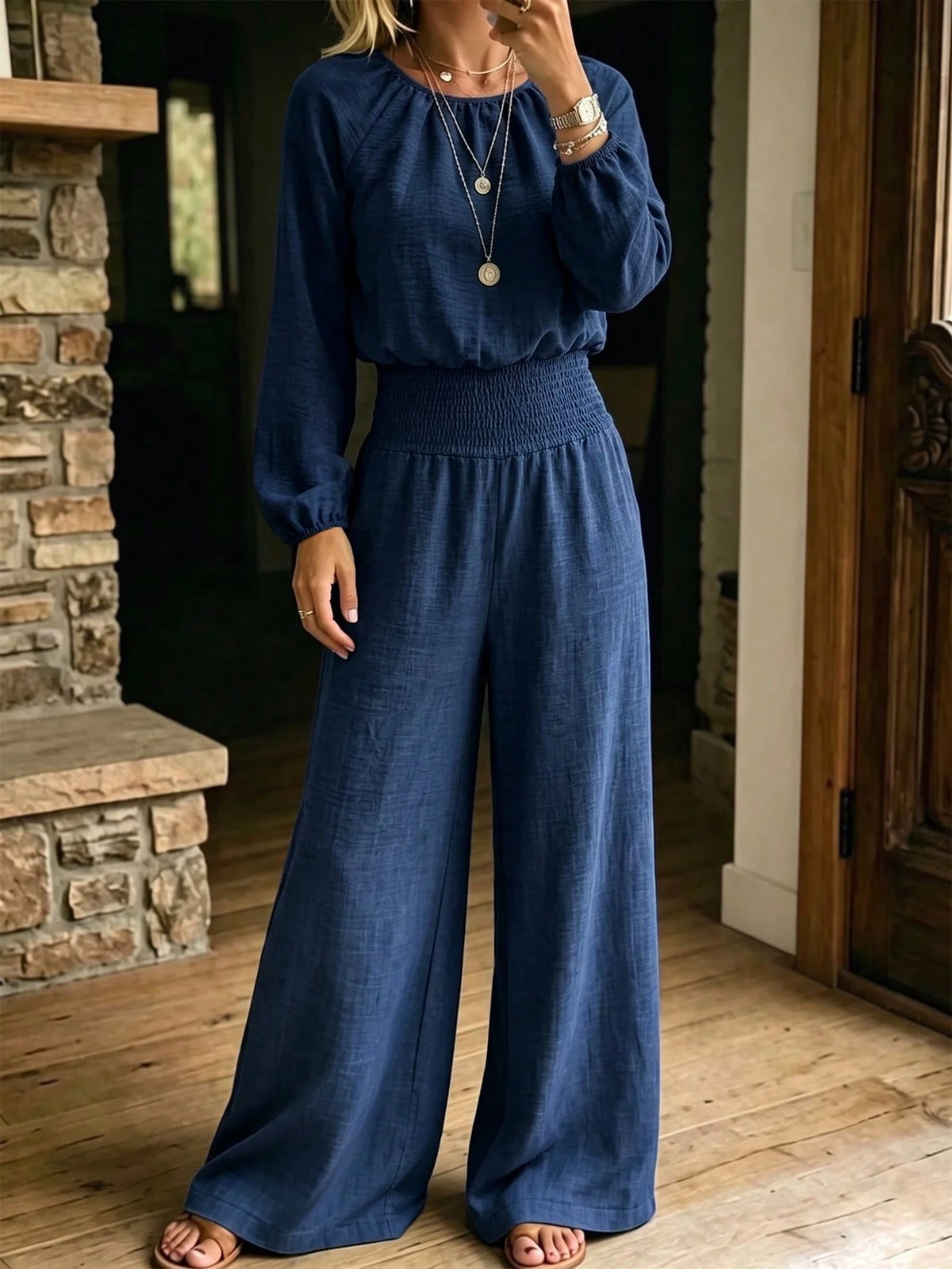 Mono Elegante con Cuello Redondo