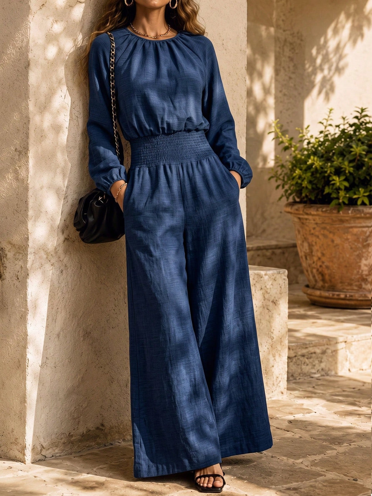 Mono Elegante con Cuello Redondo