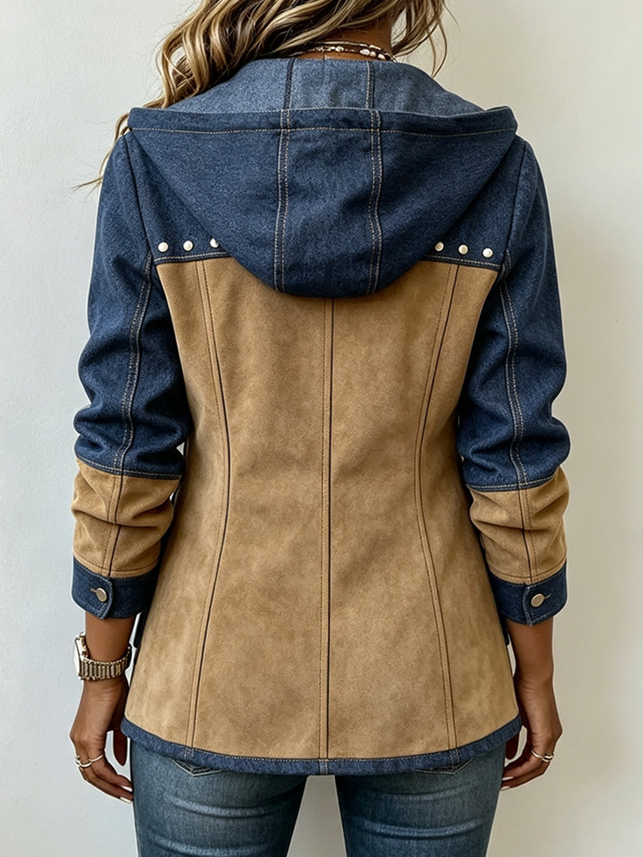 Chaqueta con Capucha en Azul Marino y Camel